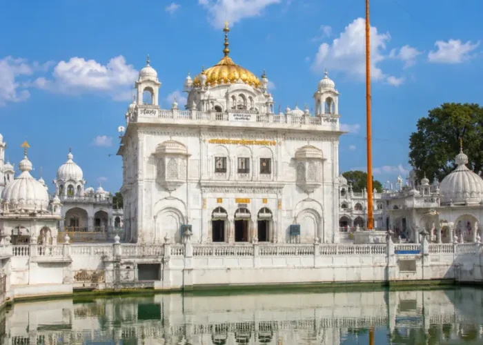 5 Jyotirlinga with Shirdi Yatra featuring Trimbakeshwar, Bhimashankar, Grishneshwar, Aundha Nagnath, Parli Vaijnath and Shirdi Sai Baba Temple