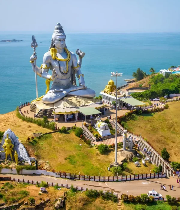 Coastal Karnataka temple and beach tour featuring Murudeshwar Shiva statue, Arabian Sea views and scenic coastline