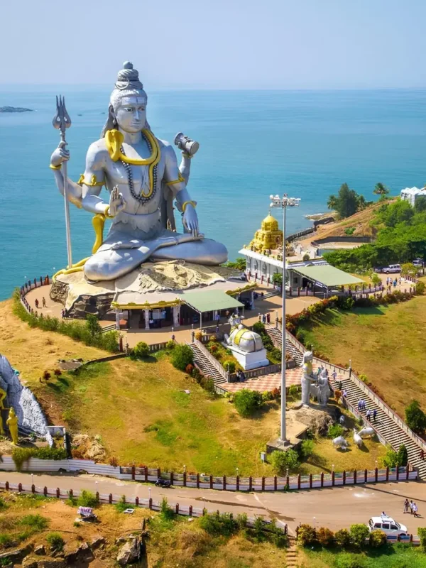 Coastal Karnataka temple and beach tour featuring Murudeshwar Shiva statue, Arabian Sea views and scenic coastline