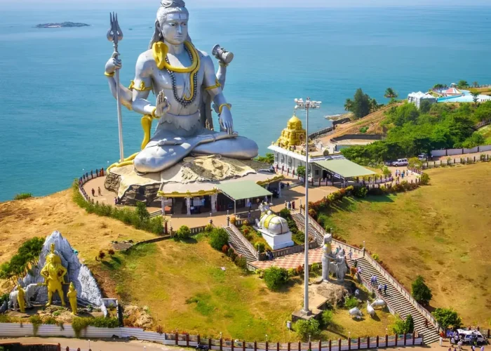 Coastal Karnataka temple and beach tour featuring Murudeshwar Shiva statue, Arabian Sea views and scenic coastline