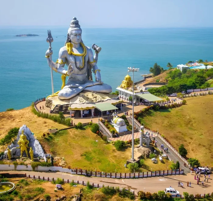 Coastal Karnataka temple and beach tour featuring Murudeshwar Shiva statue, Arabian Sea views and scenic coastline