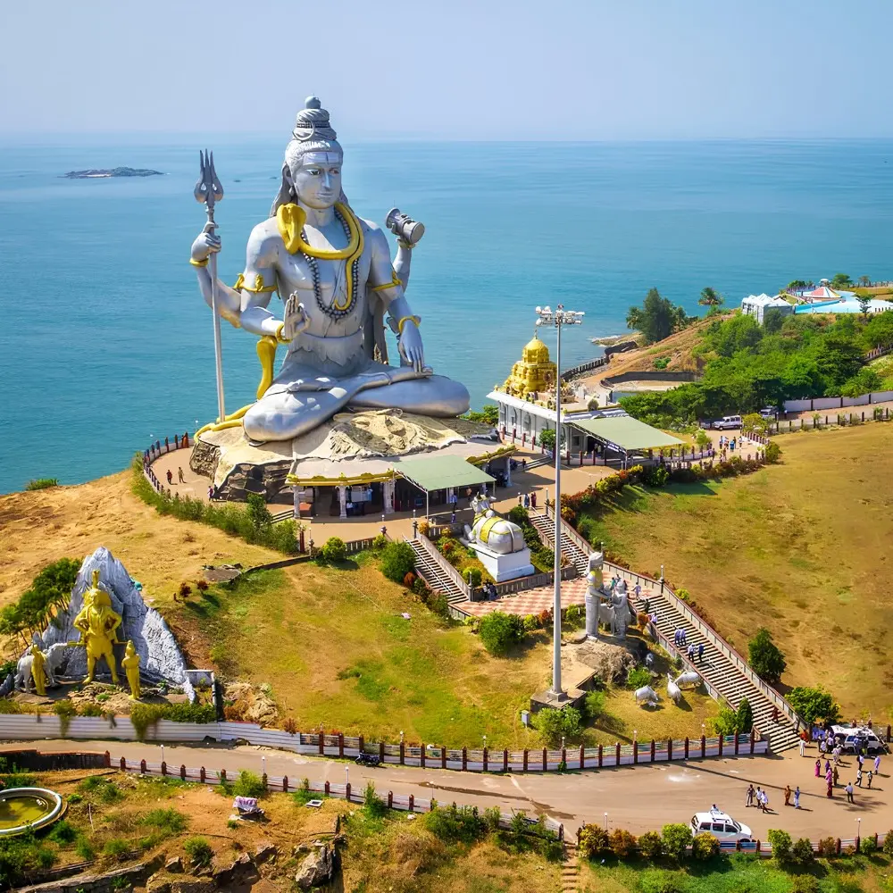Coastal Karnataka temple and beach tour featuring Murudeshwar Shiva statue, Arabian Sea views and scenic coastline