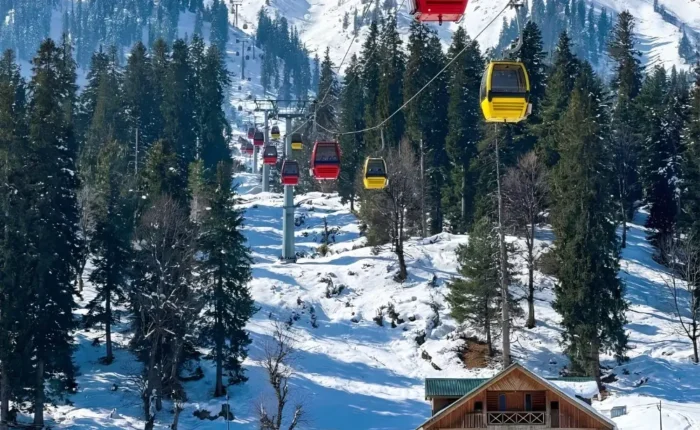 Kashmir Highlights Package with Gulmarg gondola, snow mountains, pine forest and winter adventure activities