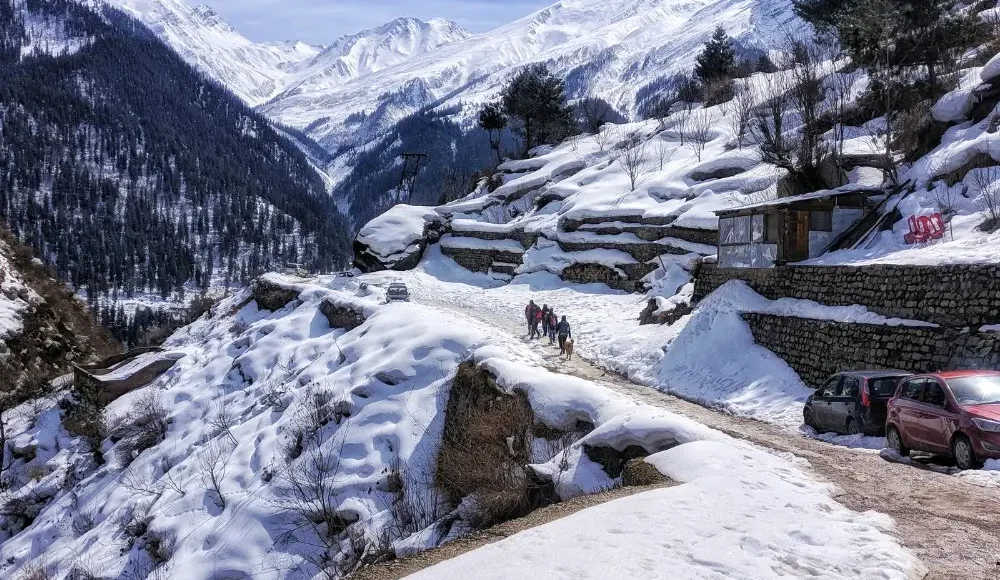 Shimla Manali package with snow covered mountains, scenic road, pine forest and beautiful Himachal winter landscape