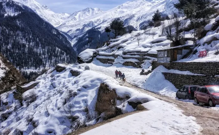 Shimla Manali package with snow covered mountains, scenic road, pine forest and beautiful Himachal winter landscape
