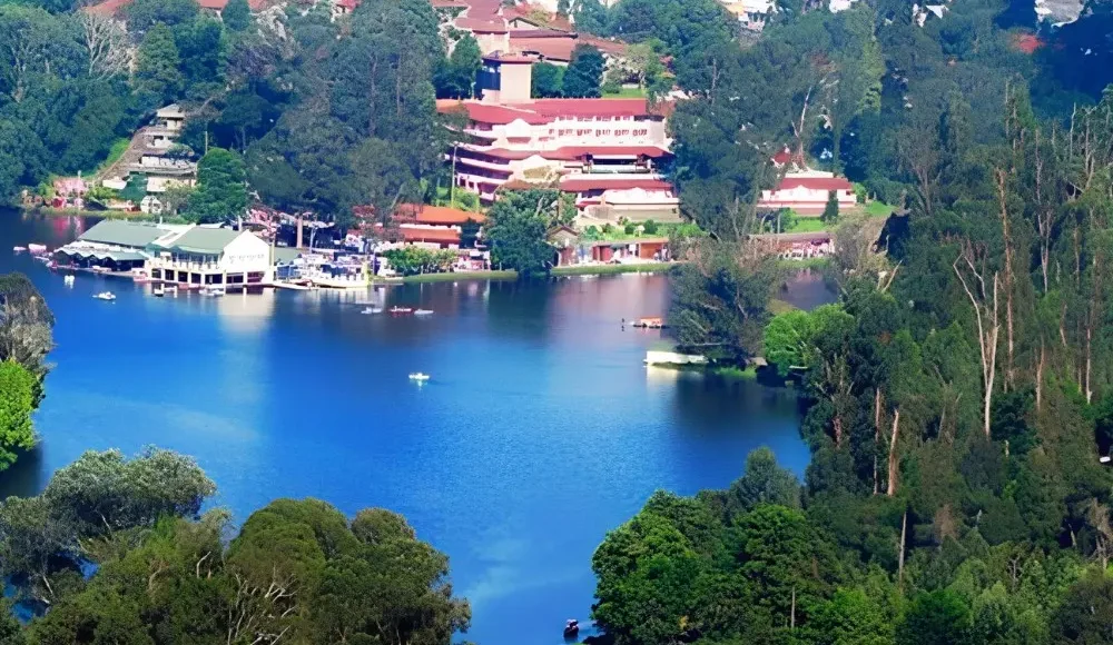 South India hill station tour with scenic lake, green forests, mountain views and peaceful holiday landscape