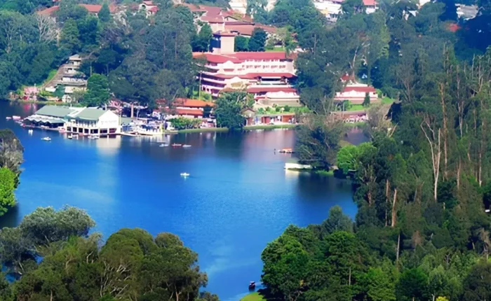 South India hill station tour with scenic lake, green forests, mountain views and peaceful holiday landscape