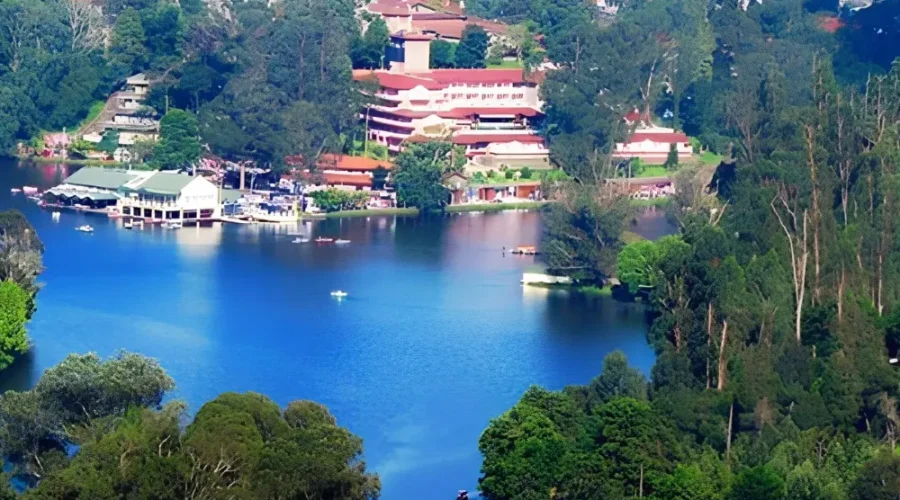 South India hill station tour with scenic lake, green forests, mountain views and peaceful holiday landscape
