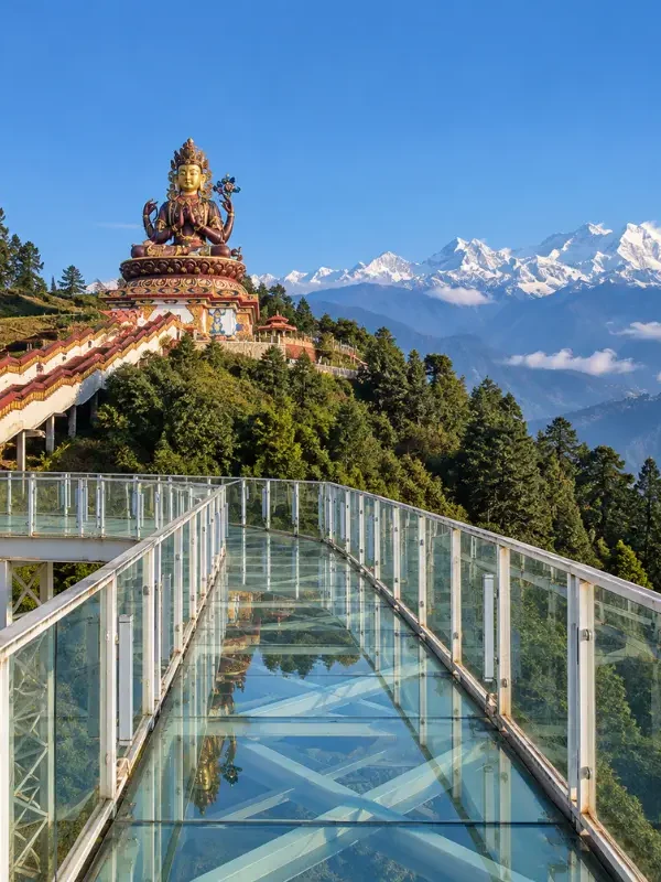 Eastern Himalaya and Meghalaya tour with Himalayan mountains, Kaziranga wildlife, waterfalls and scenic valleys