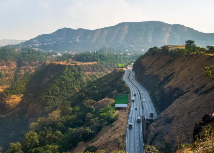 Lonavala and Khandala scenic weekend with green Sahyadri hills, misty valleys and panoramic viewpoints