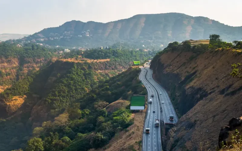 Lonavala and Khandala scenic weekend with green Sahyadri hills, misty valleys and panoramic viewpoints