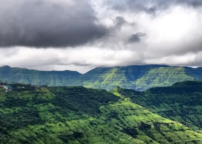 Mahabaleshwar and Panchgani nature retreat with lush green valleys, misty Sahyadri hills and scenic viewpoints
