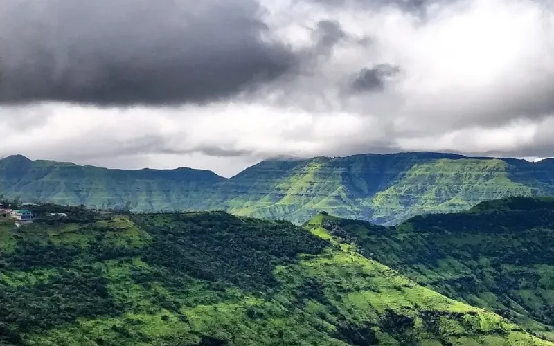 Mahabaleshwar and Panchgani nature retreat with lush green valleys, misty Sahyadri hills and scenic viewpoints