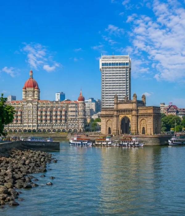 Mumbai City Tour Package featuring Gateway of India, Marine Drive, Chhatrapati Shivaji Maharaj Terminus, Juhu Beach and the Bandra-Worli Sea Link.