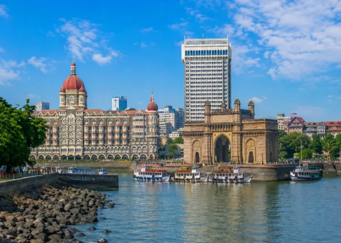 Mumbai City Tour Package featuring Gateway of India, Marine Drive, Chhatrapati Shivaji Maharaj Terminus, Juhu Beach and the Bandra-Worli Sea Link.