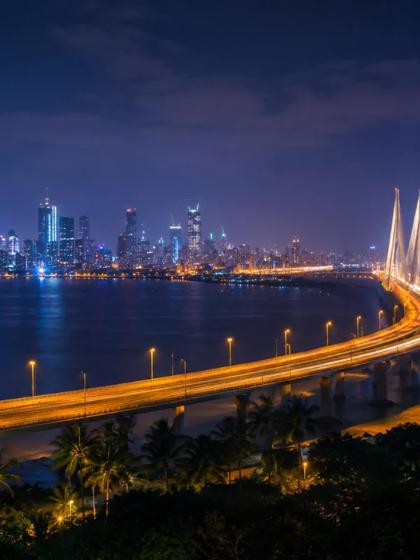 Mumbai iconic city tour featuring Gateway of India, Marine Drive and the Mumbai skyline