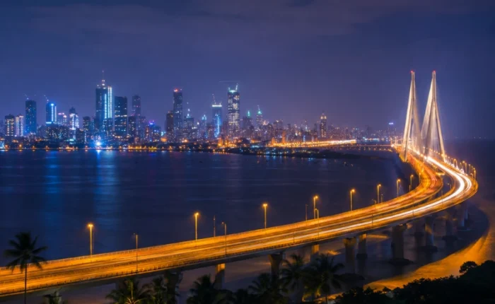 Mumbai iconic city tour featuring Gateway of India, Marine Drive and the Mumbai skyline