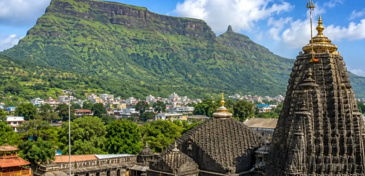 Nashik Trimbakeshwar Tour Package featuring Trimbakeshwar Jyotirlinga Temple, Panchavati, Ram Kund, Sita Gufa and Godavari River Ghats.