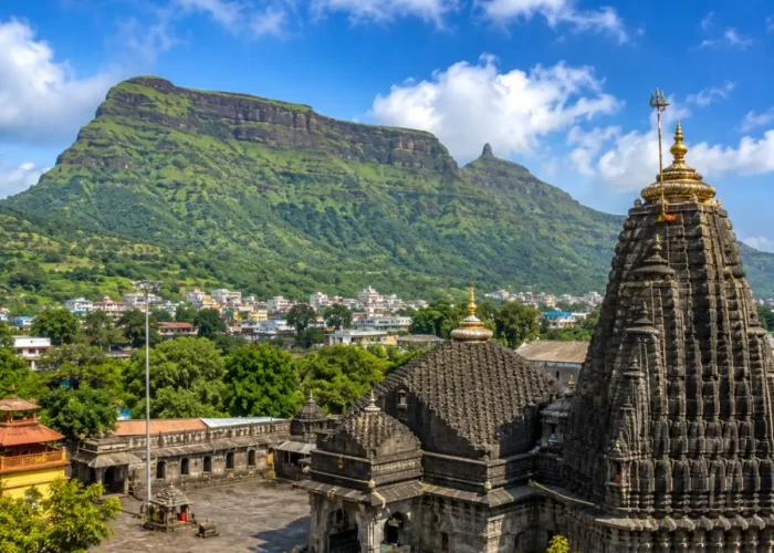 Nashik Trimbakeshwar Tour Package featuring Trimbakeshwar Jyotirlinga Temple, Panchavati, Ram Kund, Sita Gufa and Godavari River Ghats.