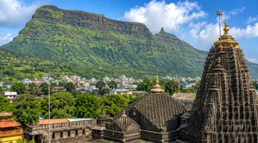Nashik Trimbakeshwar Tour Package featuring Trimbakeshwar Jyotirlinga Temple, Panchavati, Ram Kund, Sita Gufa and Godavari River Ghats.