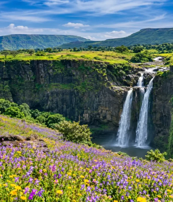Satara Kaas Plateau Thoseghar Tour Package featuring Kaas Plateau, Thoseghar Waterfalls, Kaas Lake, Sajjangad Fort and the scenic Sahyadri hills.