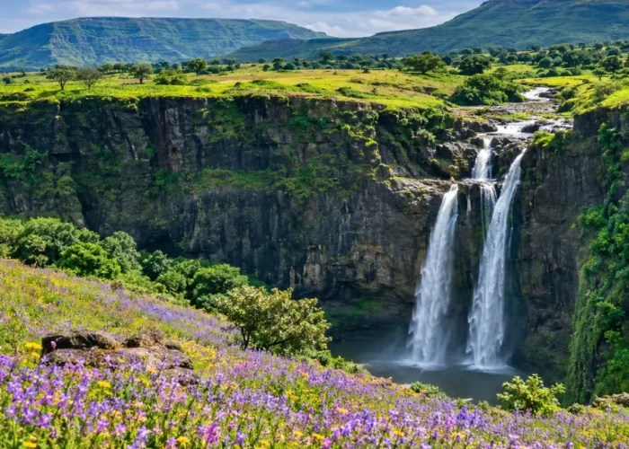 Satara Kaas Plateau Thoseghar Tour Package featuring Kaas Plateau, Thoseghar Waterfalls, Kaas Lake, Sajjangad Fort and the scenic Sahyadri hills.