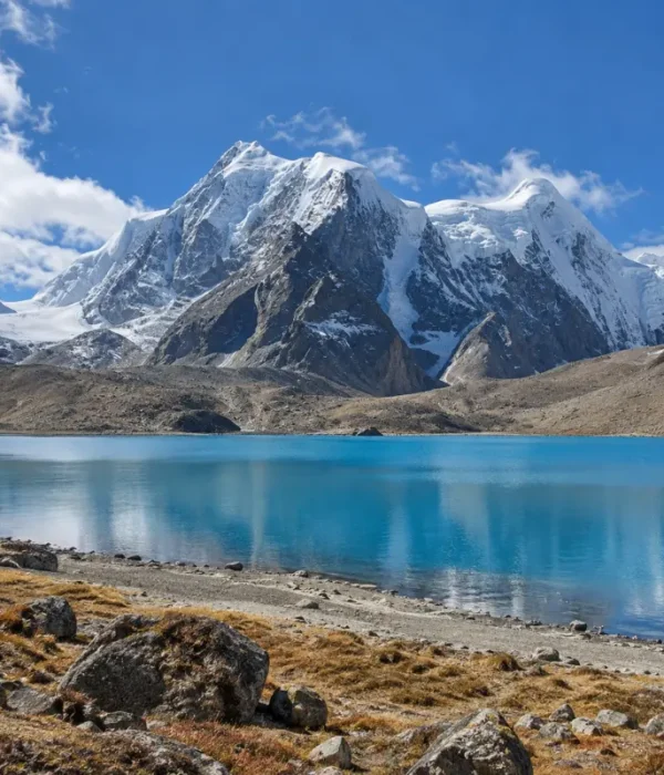 Sikkim and Bengal Himalayan tour with snow-capped mountains, scenic valleys, monasteries and Darjeeling tea gardens