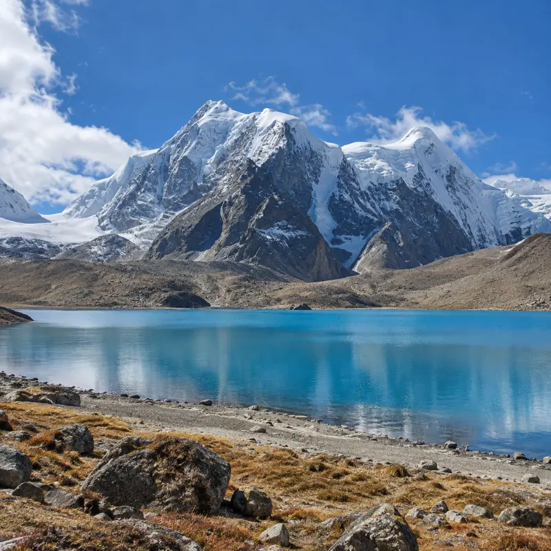 Sikkim and Bengal Himalayan tour with snow-capped mountains, scenic valleys, monasteries and Darjeeling tea gardens