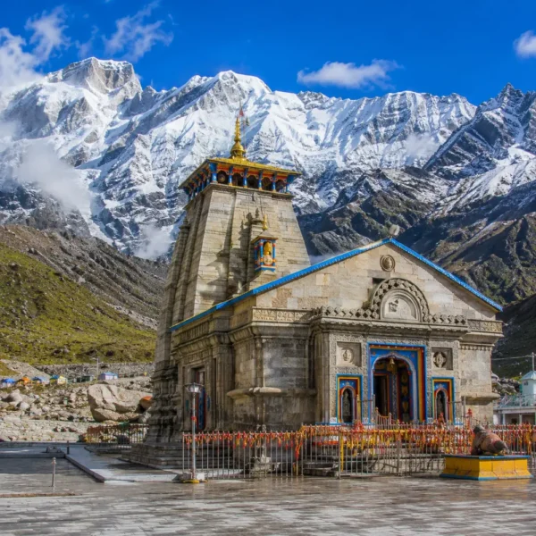 Bright morning view of Kedarnath Temple with snow-covered Himalayan peaks and clear mountain scenery