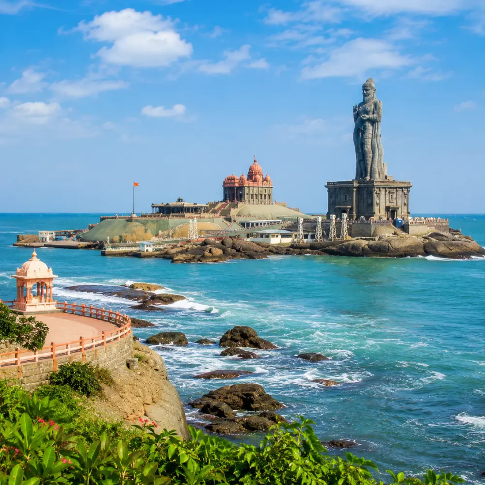 Kanyakumari seashore with Vivekananda Rock Memorial, Thiruvalluvar statue and clear morning ocean views.