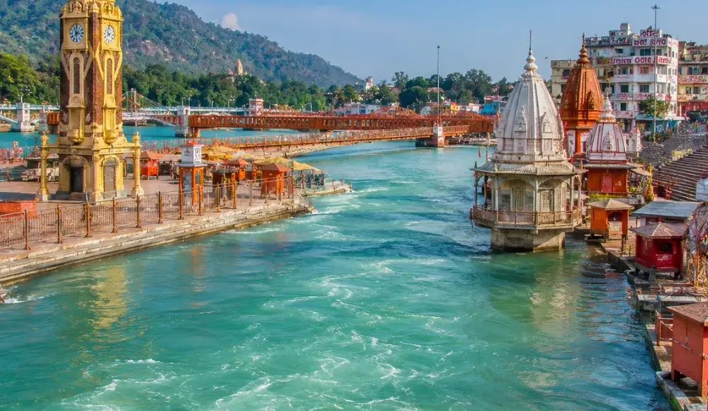 Bright morning view of Har Ki Pauri in Haridwar with Ganga river, ghats, temples, and peaceful sacred scenery