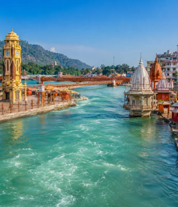 Bright morning view of Har Ki Pauri in Haridwar with Ganga river, ghats, temples, and peaceful sacred scenery