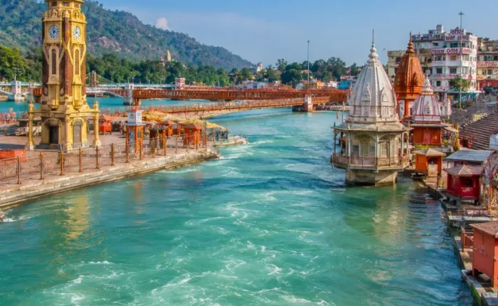 Bright morning view of Har Ki Pauri in Haridwar with Ganga river, ghats, temples, and peaceful sacred scenery
