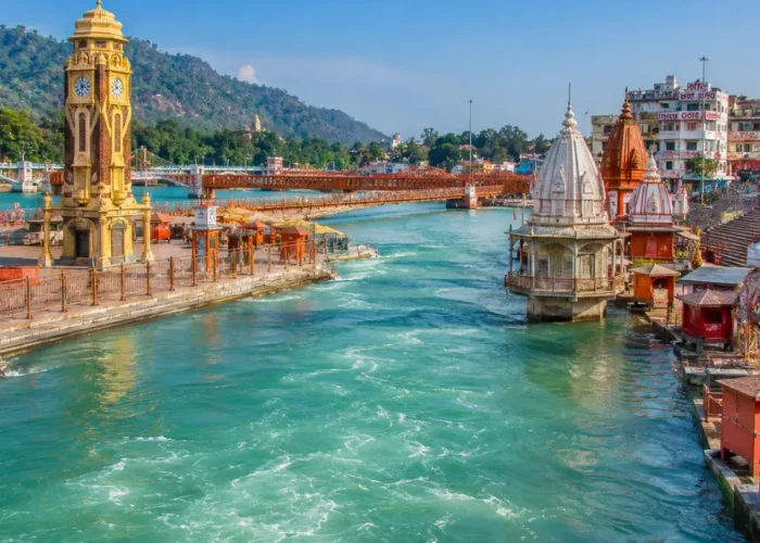 Bright morning view of Har Ki Pauri in Haridwar with Ganga river, ghats, temples, and peaceful sacred scenery