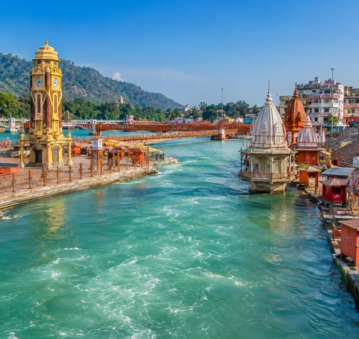 Bright morning view of Har Ki Pauri in Haridwar with Ganga river, ghats, temples, and peaceful sacred scenery
