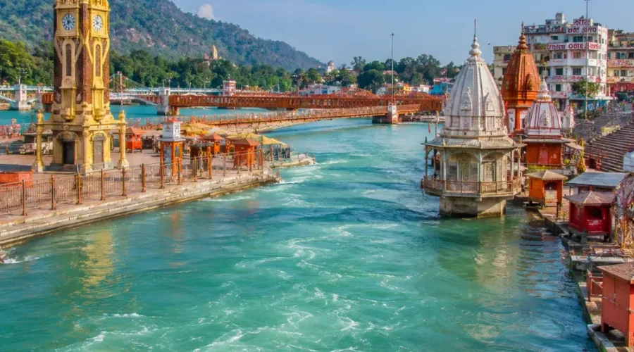 Bright morning view of Har Ki Pauri in Haridwar with Ganga river, ghats, temples, and peaceful sacred scenery
