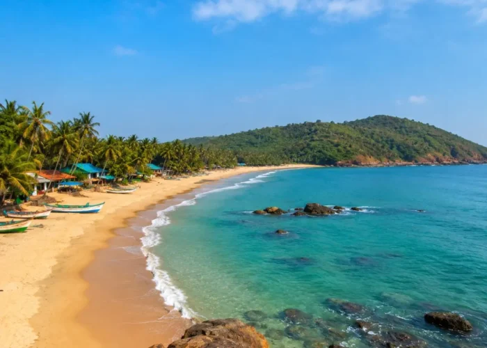 Gokarna Beach Retreat Tour Package featuring Om Beach, Kudle Beach, Paradise Beach, Mahabaleshwar Temple and scenic coastal landscapes.