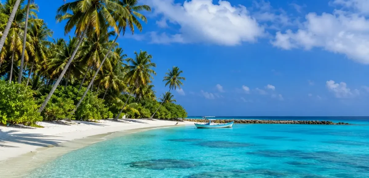 Lakshadweep Island Tour Package (4N/5D) featuring pristine beaches, turquoise lagoons, coral reefs, water sports and tropical island landscapes.