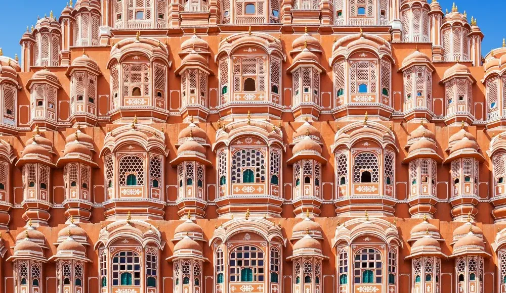 Jaipur Udaipur package featuring Hawa Mahal, royal Rajput architecture and vibrant Rajasthan heritage beauty