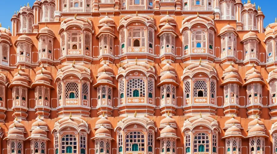 Jaipur Udaipur package featuring Hawa Mahal, royal Rajput architecture and vibrant Rajasthan heritage beauty