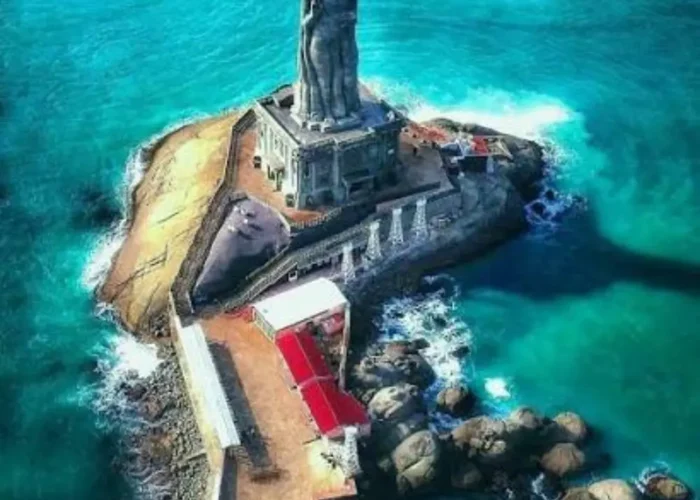 Madurai Rameswaram Kanyakumari tour image featuring the iconic Thiruvalluvar Statue surrounded by turquoise sea at Kanyakumari