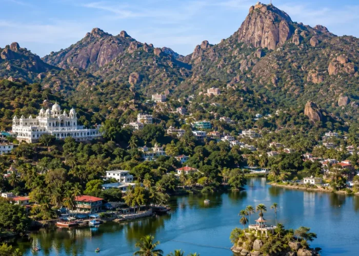 Mount Abu hill station with Nakki Lake, Aravalli hills, green forests and clear morning daylight in Rajasthan.